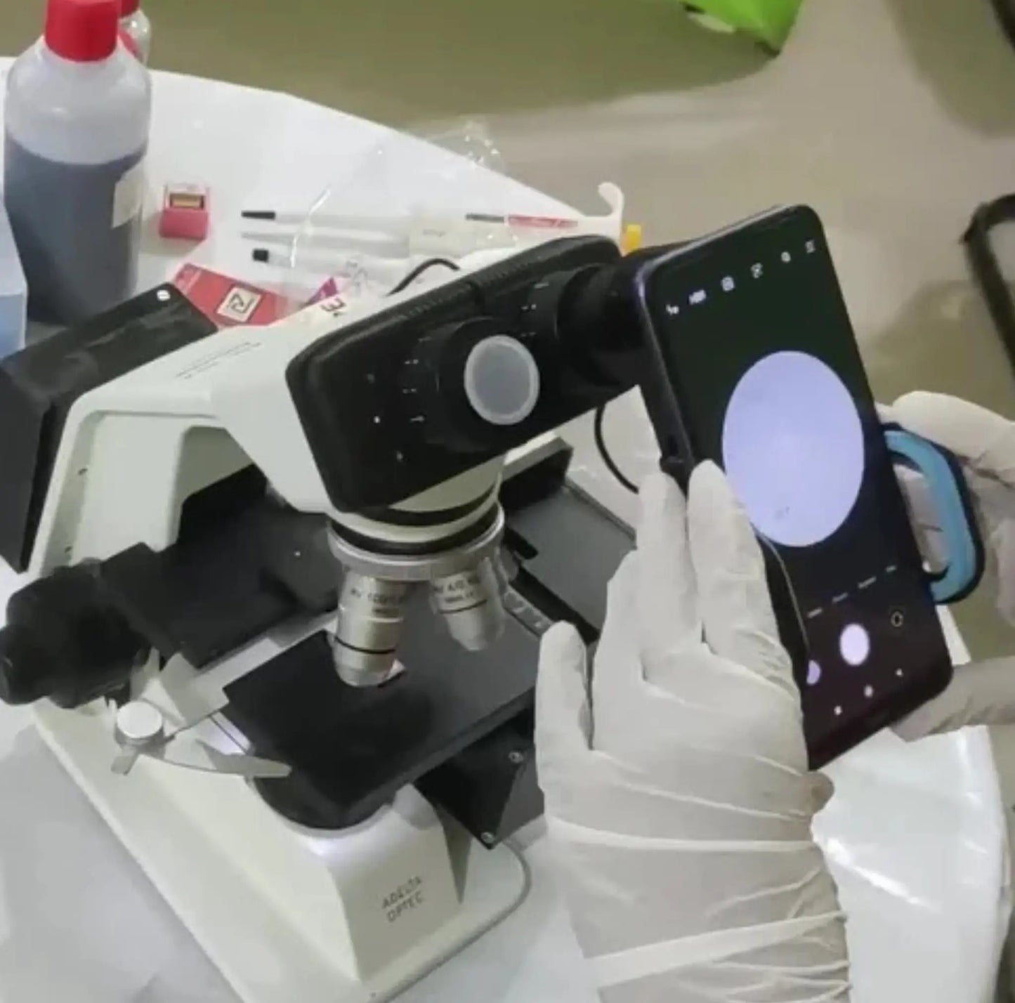 AutoMicroscope :  A Digital Microscope